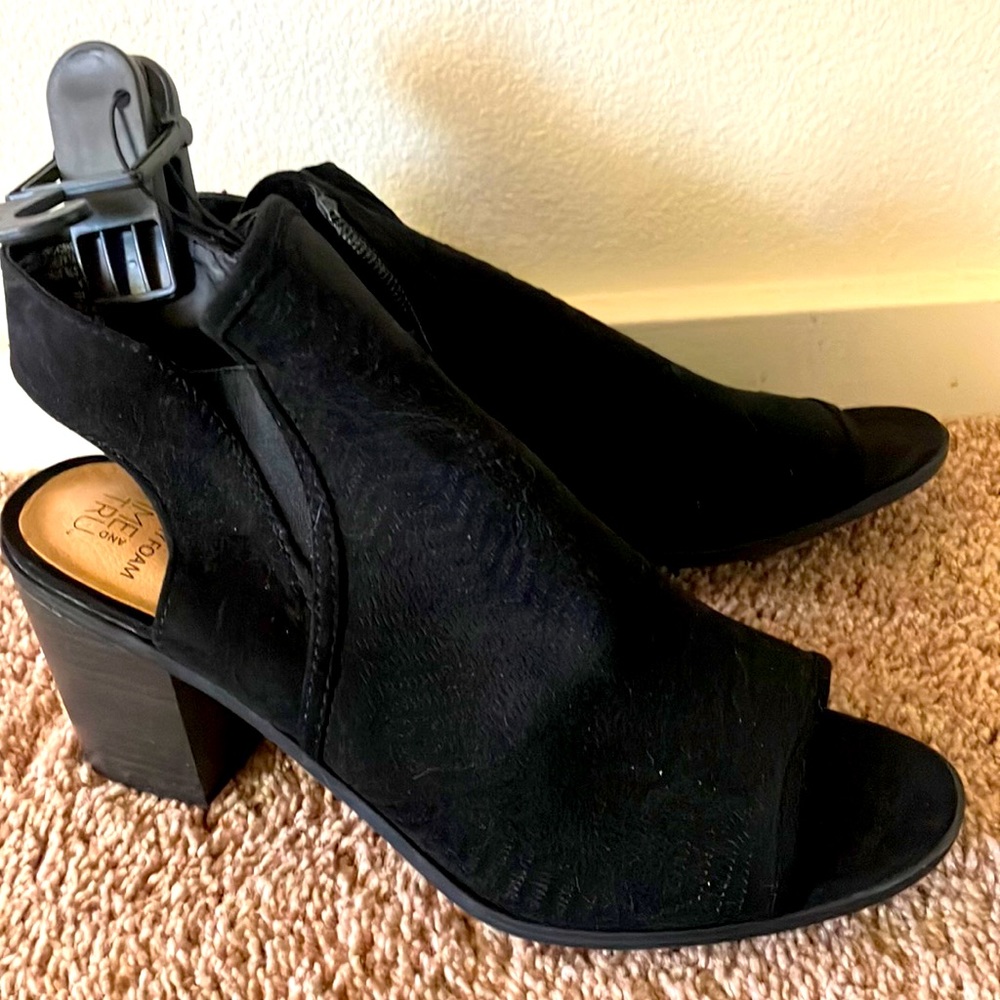 TimeandTru size 9 1/2 wide heel booties